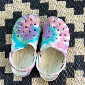 Crocs Rainbow 🌈 Tie-Dye Kids Sz 4